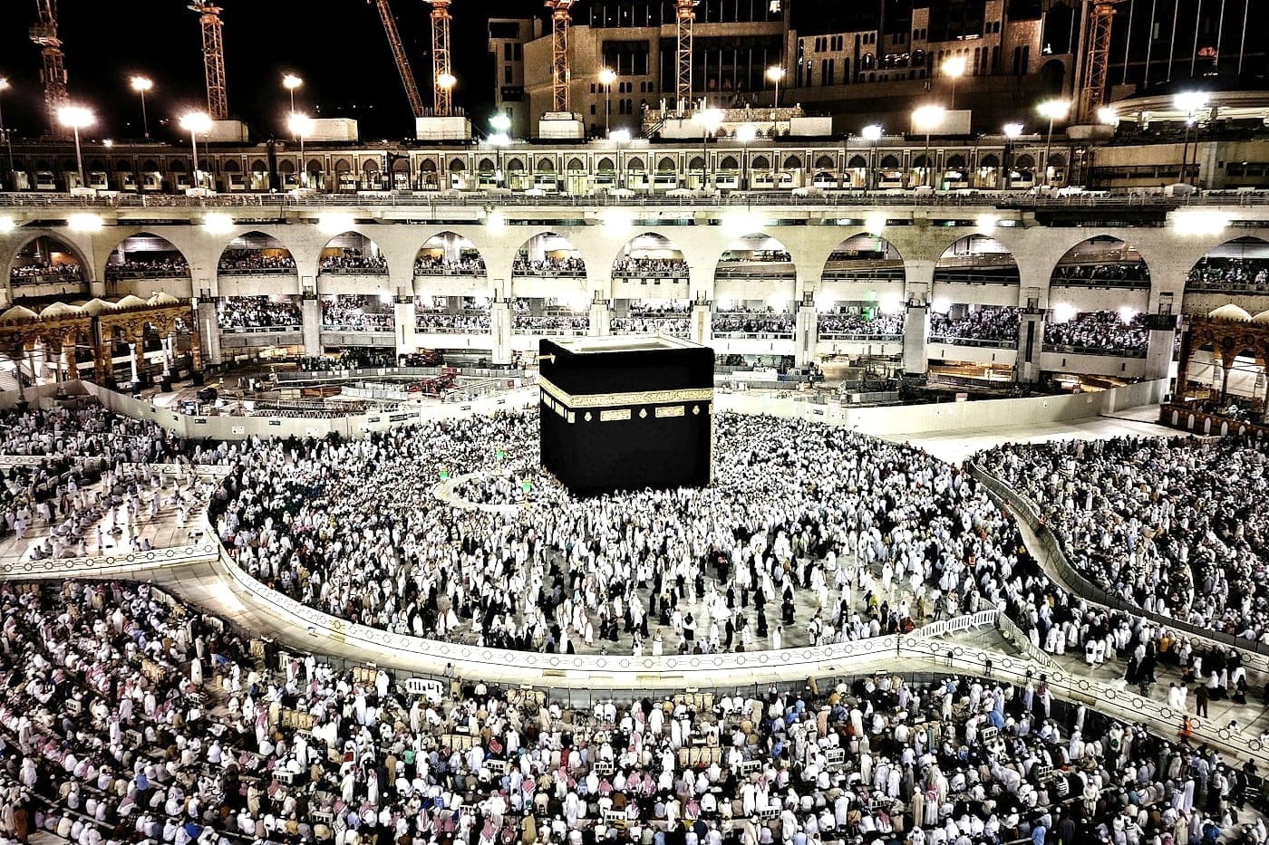 Suasana Masjidil Haram pada malam hari, Makkah