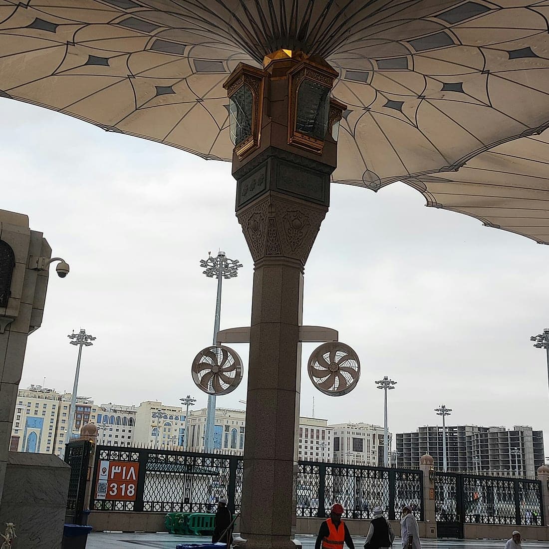 Pelataran Masjid Nabawi