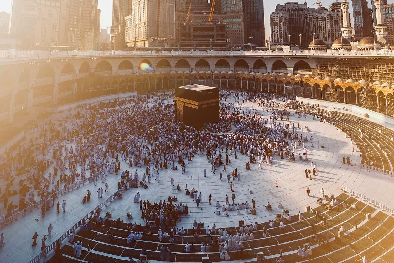 Pemandangan luas area Masjidil Haram