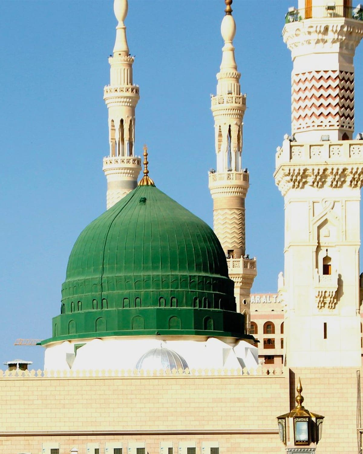 Pelataran Masjid Nabawi di Madinah